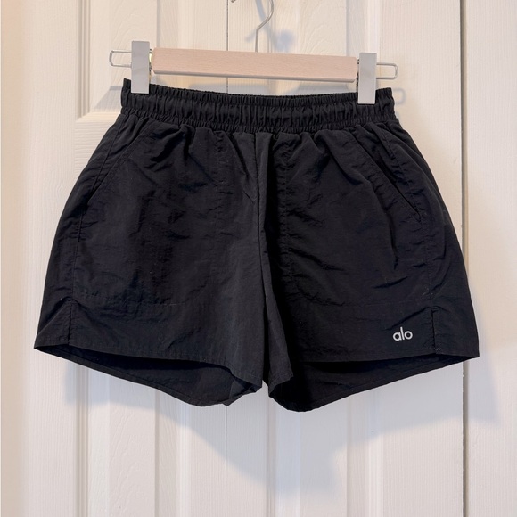 ALO Yoga Pants - ALO Alumni Shorts in Black (Size XS).